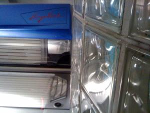 利特威诺夫里尼酒店的冰箱的抽屉,上面有蓝色的盒子
