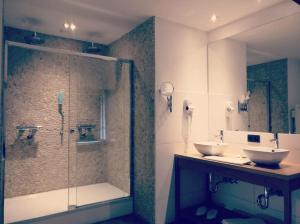杜肯梅里策酒店的一间浴室