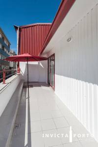 Invicta Porto Guest House的阳台或露台