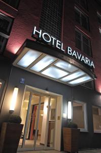 慕尼黑巴伐利亚精品酒店的带有读取酒店巴瓦里亚标志的酒店大楼