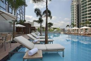 Oasia Hotel Novena, Singapore by Far East Hospitality内部或周边的泳池