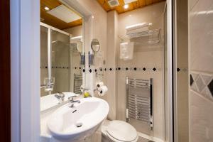亚德里亚酒店的一间浴室