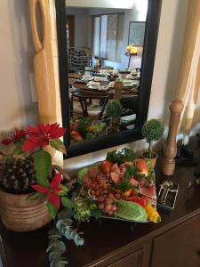 克尼斯纳海滨旅舍的盘子里的水果和蔬菜