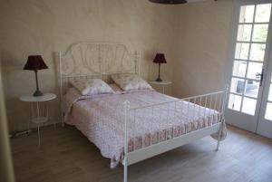 Villa Les Carlets客房内的一张或多张床位