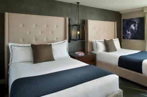 雷迪森波士顿酒店客房内的一张或多张床位
