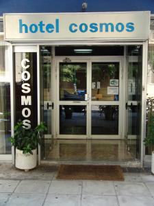 雅典卡斯姆斯酒店的进入酒店客房的入口,门是敞开的