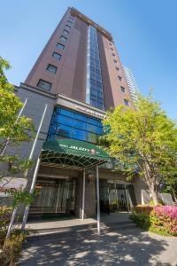 仙台仙台市日航城市酒店的前面有标志的高楼