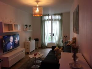 Studio *** Centre DIEPPE , 2 personnes proche chateau et plage的电视和/或娱乐中心