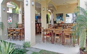 Hotel La Gaviota Tropical餐厅或其他用餐的地方