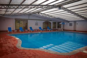 Hotel Del Angel内部或周边的泳池