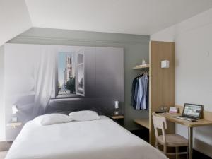 B&B HOTEL Saint-Quentin客房内的一张或多张床位