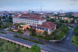 洞海西贡广平酒店的城市建筑物的空中景观