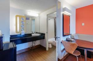 马丁斯堡6号汽车旅馆的一间浴室