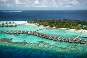 加弗阿利夫环礁ROBINSON MALDIVES - Adults only的海洋度假胜地的空中景观
