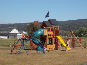 Motel & Camping Le Pirate的儿童游玩区