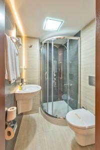 厄尔巴兹拉尔酒店的一间浴室