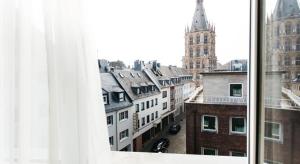 科隆锡安酒店的从窗户可欣赏到城市美景