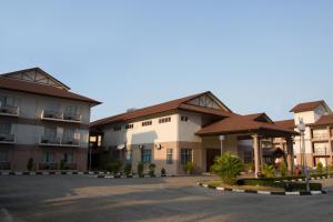 峇六拜赛里马来西亚槟城岛酒店的酒店外观的 ⁇ 染