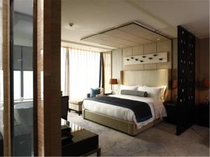 唐拉雅秀天津酒店客房内的一张或多张床位
