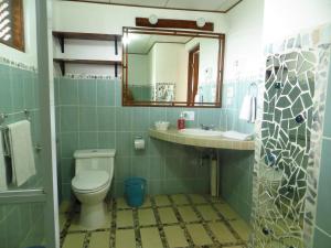 瓜亚沃酒店的一间浴室
