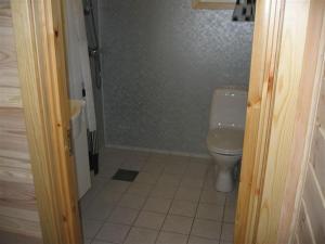勒尔达尔埃里东希德兰德露营酒店的一间带卫生间和水槽的浴室