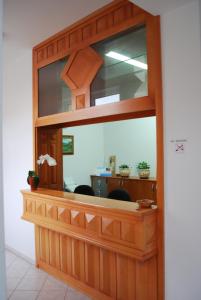 比克夫尼克斯酒店的一间办公室,在房间内装有镜子