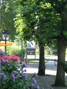 拉德贝尔根爱普波尔克酒店的花树公园的标志