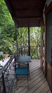 Vacation Home on Andzhievskogo的阳台或露台
