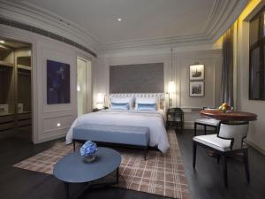 上海外滩郁锦香新亚酒店客房内的一张或多张床位