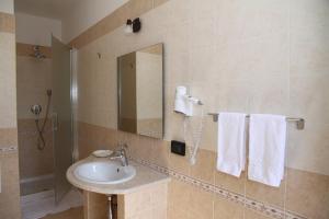 Monte San Giovanni-Nebrodi Rooms的一间浴室
