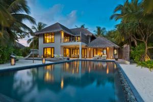 芭环礁杜斯特酒店&度假村的前面设有游泳池的别墅