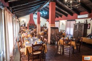 La Posada de Alcudia餐厅或其他用餐的地方