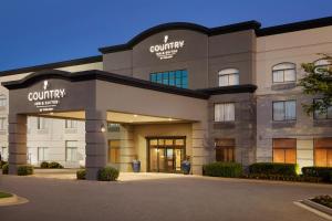 孟菲斯Country Inn & Suites by Radisson, Wolfchase-Memphis, TN的建筑物前部的 ⁇ 染