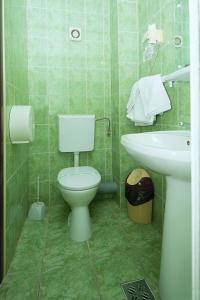 塞拉米卡酒店的一间浴室