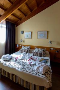 芒富拉戈公园酒店客房内的一张或多张床位
