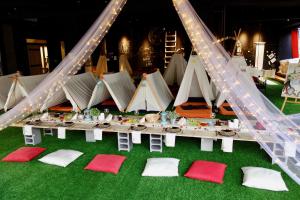 台中市有张床青年旅馆-台中馆的一群帐篷为婚礼而设