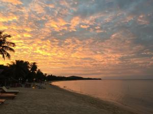 湄南海滩The Cosy Maenam Beach Resort的相册照片