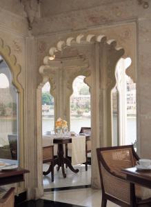 Taj Lake Palace Udaipur餐厅或其他用餐的地方