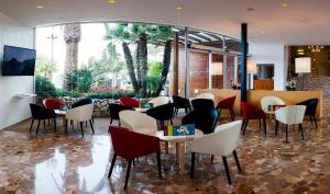 Gran Hotel Reymar餐厅或其他用餐的地方