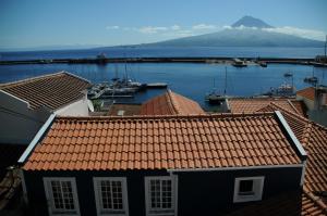 奥尔塔Casa BuonVento的享有海港和水中船只的景色
