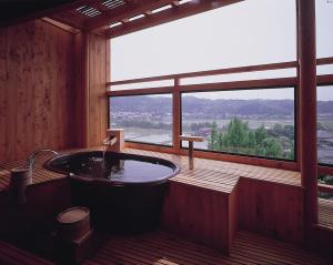 汤宿白山旅馆的一间浴室