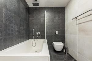 Tallinn Premium Apartments的一间浴室