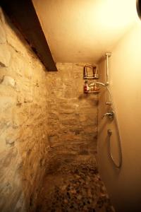 Castello di Brandola的一间浴室