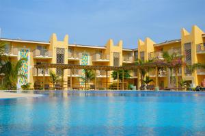 圣玛丽亚Apartment | in Tropical Resort | pool | close to beach的度假村前的游泳池