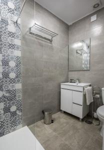 Apartamentos Turísticos Domus Seleqtia Plaza Mayor的一间浴室