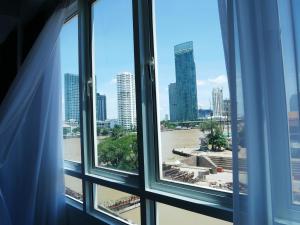 曼谷Room58的从窗户可欣赏到城市美景