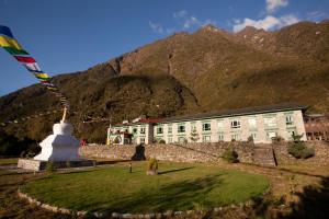 LuklaMountain Lodges of Nepal - Lukla的一座山地建筑,一座建筑