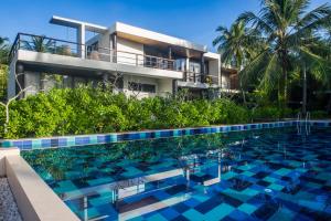 坦加拉兰卡瓦特拉海洋度假酒店及Spa的别墅前设有游泳池