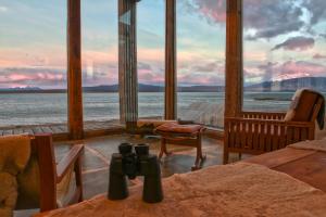 纳塔列斯港Hotel Simple Patagonia的海景客房