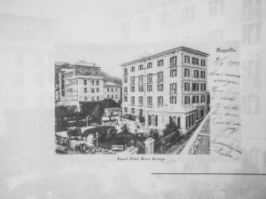 拉帕洛波托菲诺酒店的黑白的城市图画,有建筑